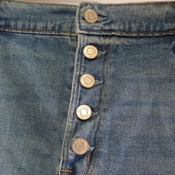 Gap 3.5" High Rise Stretch Denim Shorts - Picture 3 of 9